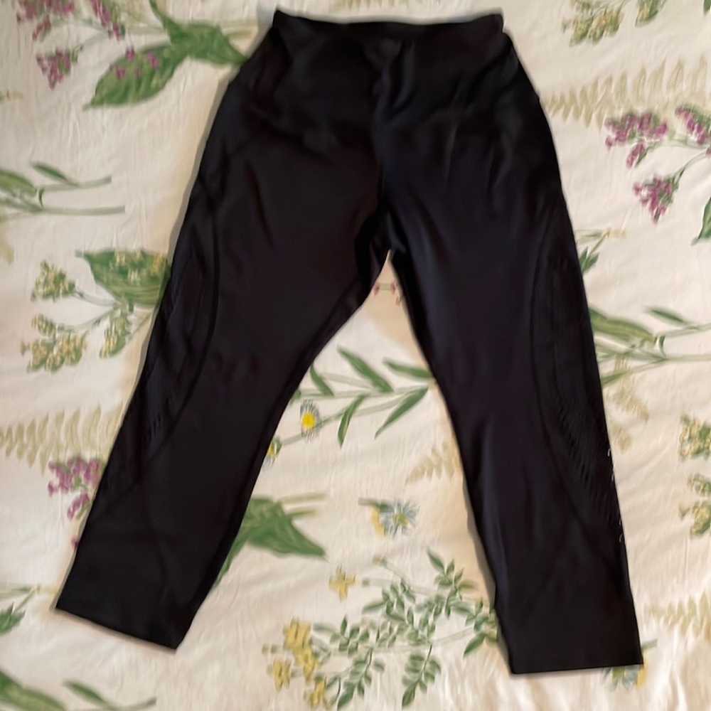 Ruby Ribbon crop leggings with laser cut edging on leg. Size M